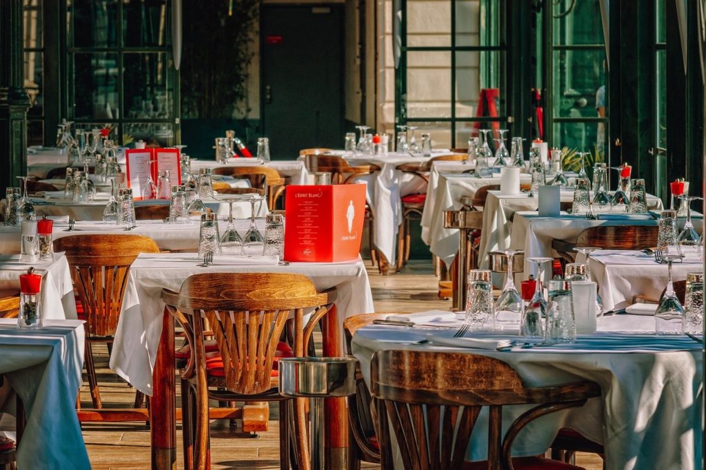 Mâncarea, servirea și locația sunt foarte importante pentru a avea o experiență culinară plăcută